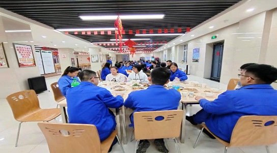 除夕慰問送溫暖、濃濃關(guān)懷顯真情 ——隴神戎發(fā)領(lǐng)導(dǎo)班子慰問一線員工