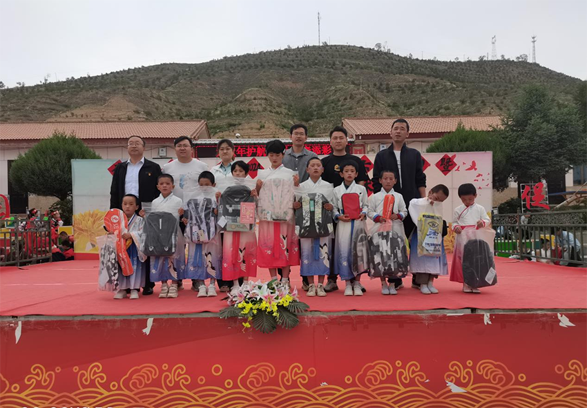 【集團(tuán)要聞】殷殷細(xì)語(yǔ)關(guān)懷備至 情暖鄉(xiāng)村閃閃童心 甘肅藥業(yè)集團(tuán)開展慶“六一”結(jié)對(duì)關(guān)愛活動(dòng)