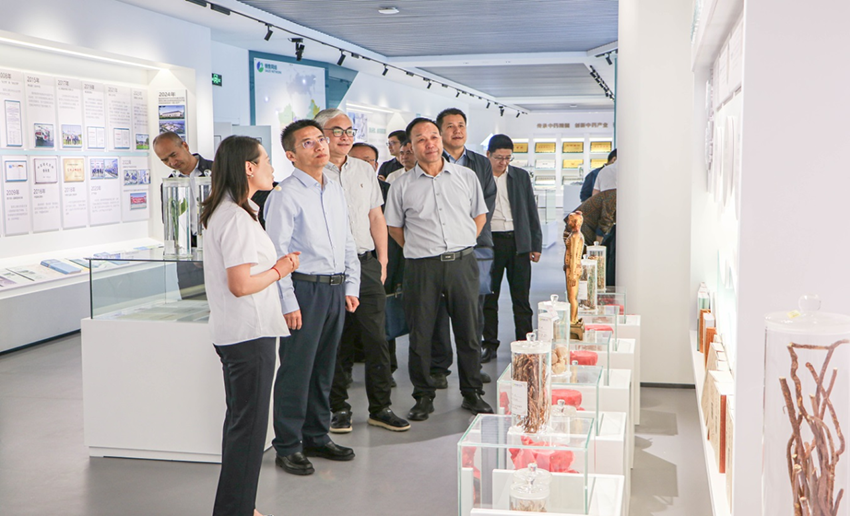 佛慈集團(tuán)一行到隴神戎發(fā)考察交流