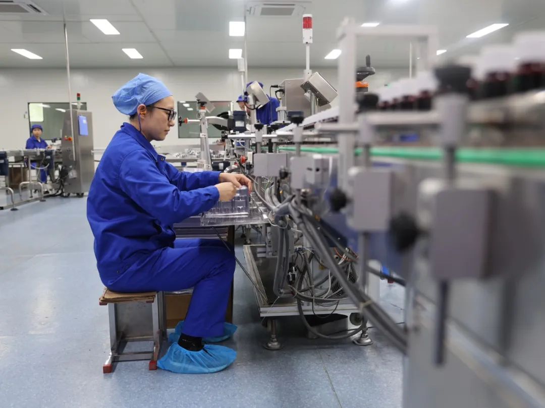 隴神戎發(fā)黨員突擊隊再赴普安制藥支援生產