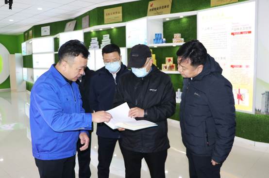 說明: 說明: C:UsersAdministratorDesktop技術(shù)中心新聞稿甘肅省科技廳副廳長(zhǎng)李興華李興華副廳長(zhǎng)調(diào)研20211215微信圖片_20211215132026.jpg